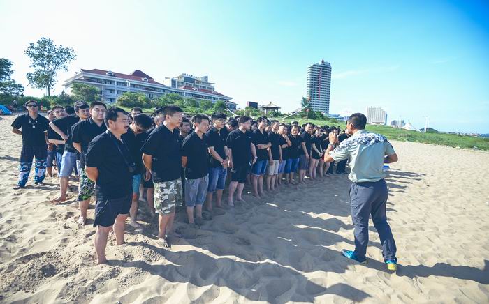 北戴河拓展训练，北戴河拓展培训，北戴河团建二日游，北戴河海边沙滩拓展团建活动