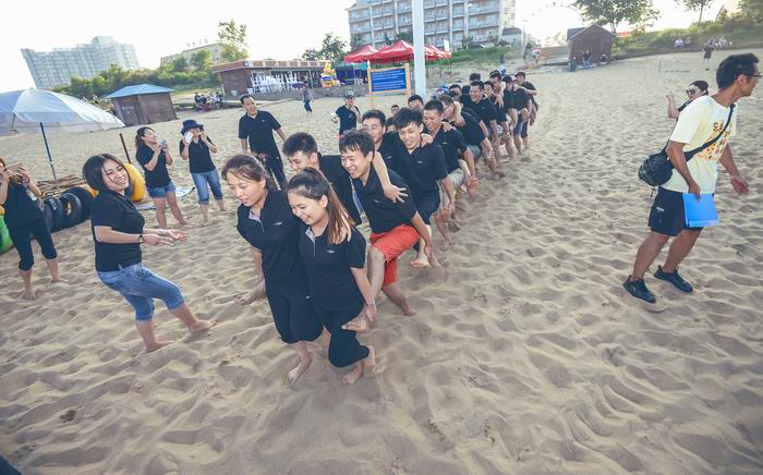 北戴河拓展训练，北戴河拓展培训，北戴河团建二日游，北戴河海边沙滩拓展团建活动