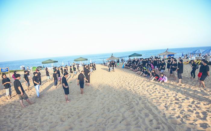 北戴河拓展训练，北戴河拓展培训，北戴河团建二日游，北戴河海边沙滩拓展团建活动
