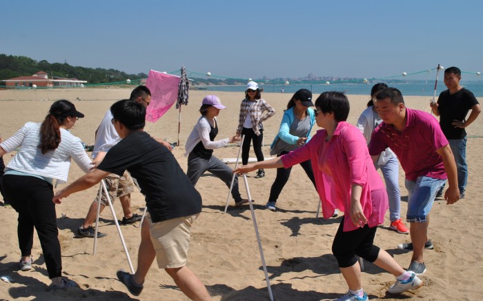 山海关拓展训练，山海关拓展培训，山海关海边沙滩拓展团建活动