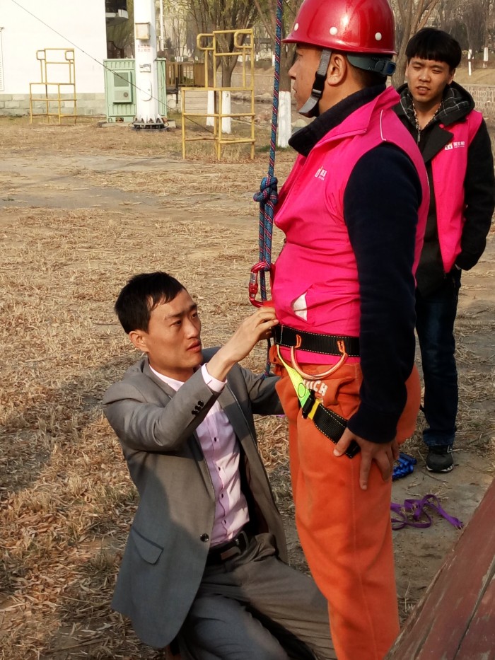 南戴河拓展训练，南戴河拓展培训，南戴河团建二日游，南戴河海边沙滩拓展团建活动